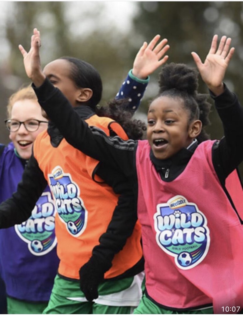 Acton Ealing Whistlers Girls Football 🏳️‍🌈 tweet media