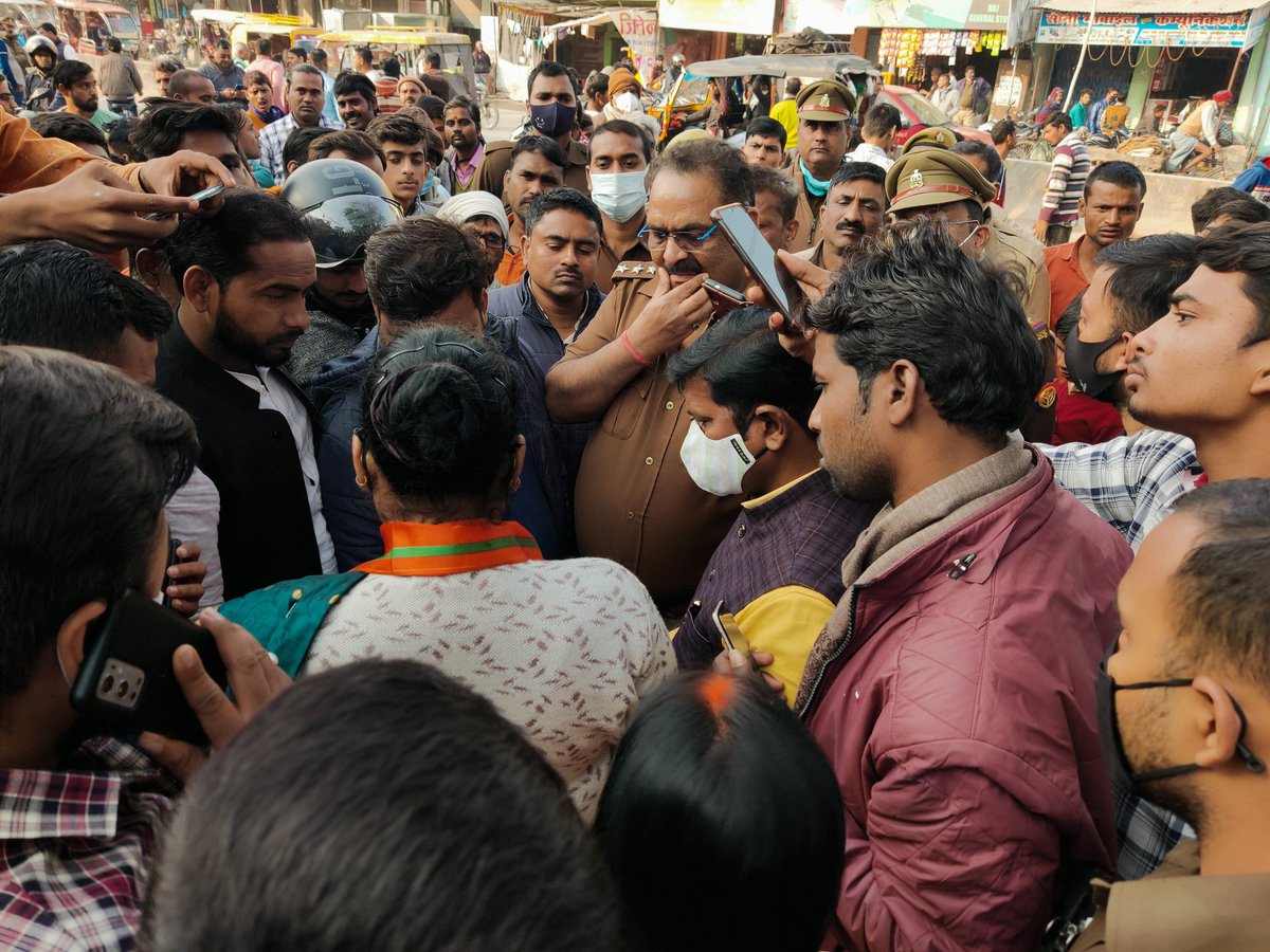 sadhanasinghbjp's tweet photo. आज मेरे विधानसभा क्षेत्र के अलीनगर में वसन्त पंचमी के अवसर पर एक विशेष समुदाय के युवक के द्वारा माँ सरस्वती की मूर्ति को खंडित किया गया । घटना की जानकारी के बाद तुरंत मौके पर पहुंचकर FIR दर्ज करवाया तत्पश्चात पुलिस ने आरोपी को गिरफ्तार किया । https://t.co/QMuIO5u98Q