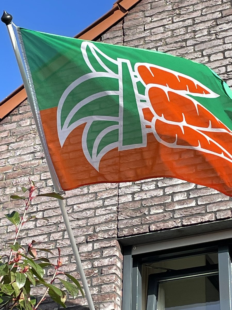 De vlag meug oet vandaag <a href="/deWortelepin/">VG 'de Wortelepin'</a> #Wortelepin #Swaree #SwareeAdieu #Umroopvenlo