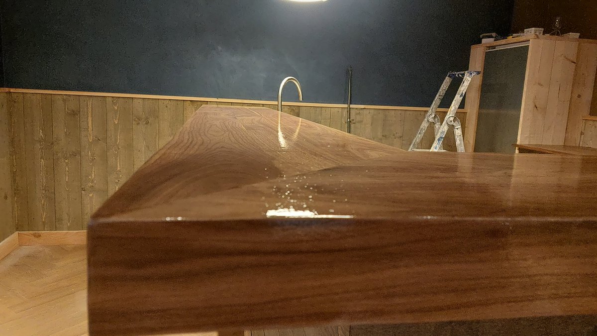 Lakken Amerikaans notenhouten barblad #centimeesters