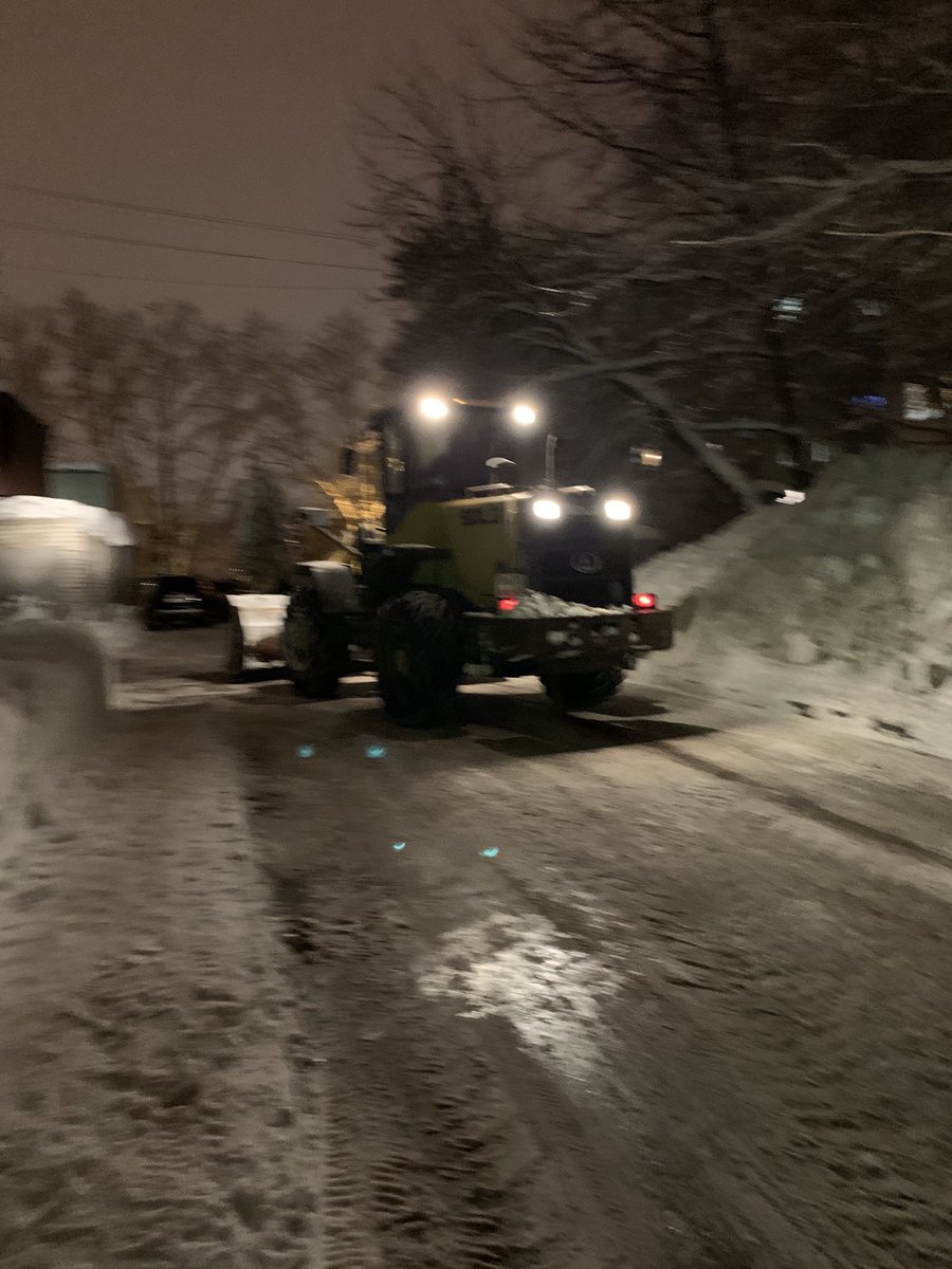 Механизированная уборка снега.
Юных Пионеров 142А
<a href="/Rudakov_i_a/">Рудаков Игорь Александрович</a> <a href="/ov_safonova/">Ольга</a> <a href="/adm_kir63/">Администрация Кировского района</a>