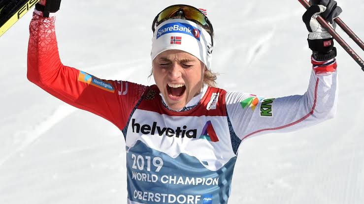 piuesportes's tweet photo. ⛷️ ESQUI CROSS-COUNTRY - ESQUIATLO FEMININO 15KM

PRIMEIRO PÓDIO DE PEQUIM

🇳🇴 Therese Johaug - 🥇
🇷🇺 Natalya Neprayeva - 🥈
🇦🇹 Teresa Stadobler - 🥉

A norueguesa colocou a prova no bolso e conquistou sua primeira medalha individual aos 33 anos. https://t.co/0oLoO2Q6xb