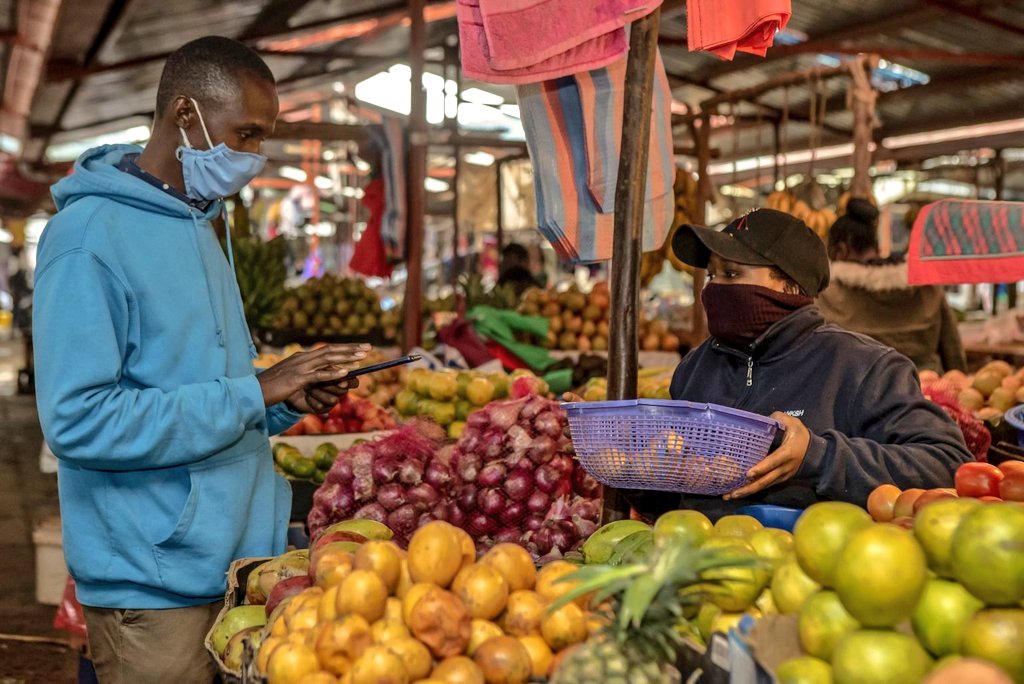 organiclifeorg's tweet photo. The choices we make today will determine our #FutureofFood.

A few actions we can all take: 

👉🏿Reduce your #foodwaste
👉🏿Support your local farmers
👉🏿Adopt a more healthy and sustainable diet

Respecting our food for a #ZeroHunger https://t.co/JUHjSNCcW4