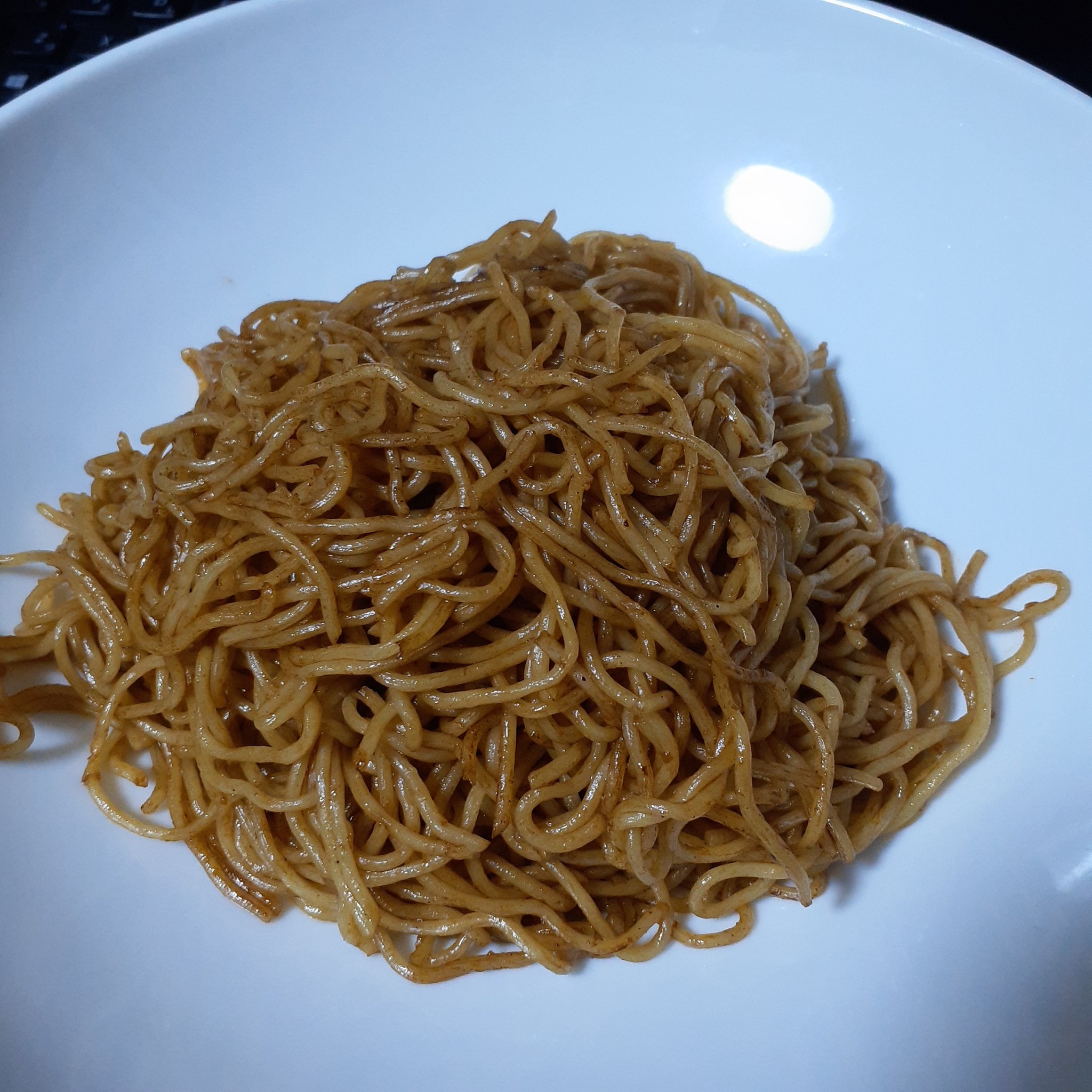 一日一麺 2月5日土曜日 焼きそば 千切りキャベツしかなかったので具なしの焼きそばに乗せてみた キャベツは炒めた方がいいね T Co Wo7ugakmqt Twitter