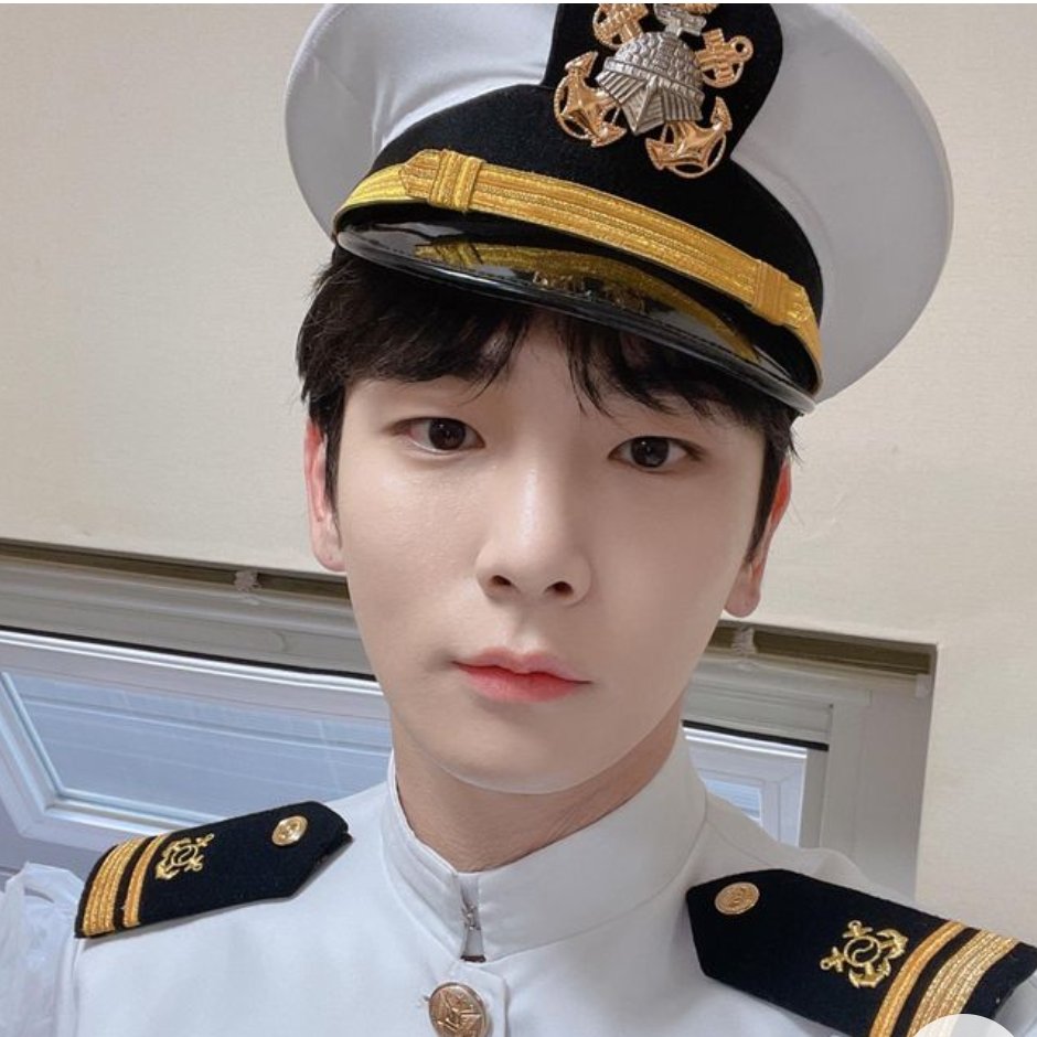 Is this military KEY real? 
I just saw this gorgeous pic and I know they would use different uniforms in events or so
But haven't seen this one before and his hair is kinda 'long' 

(If it is real, how can someone look this great in military service pls) https://t.co/LB9FLalIyc