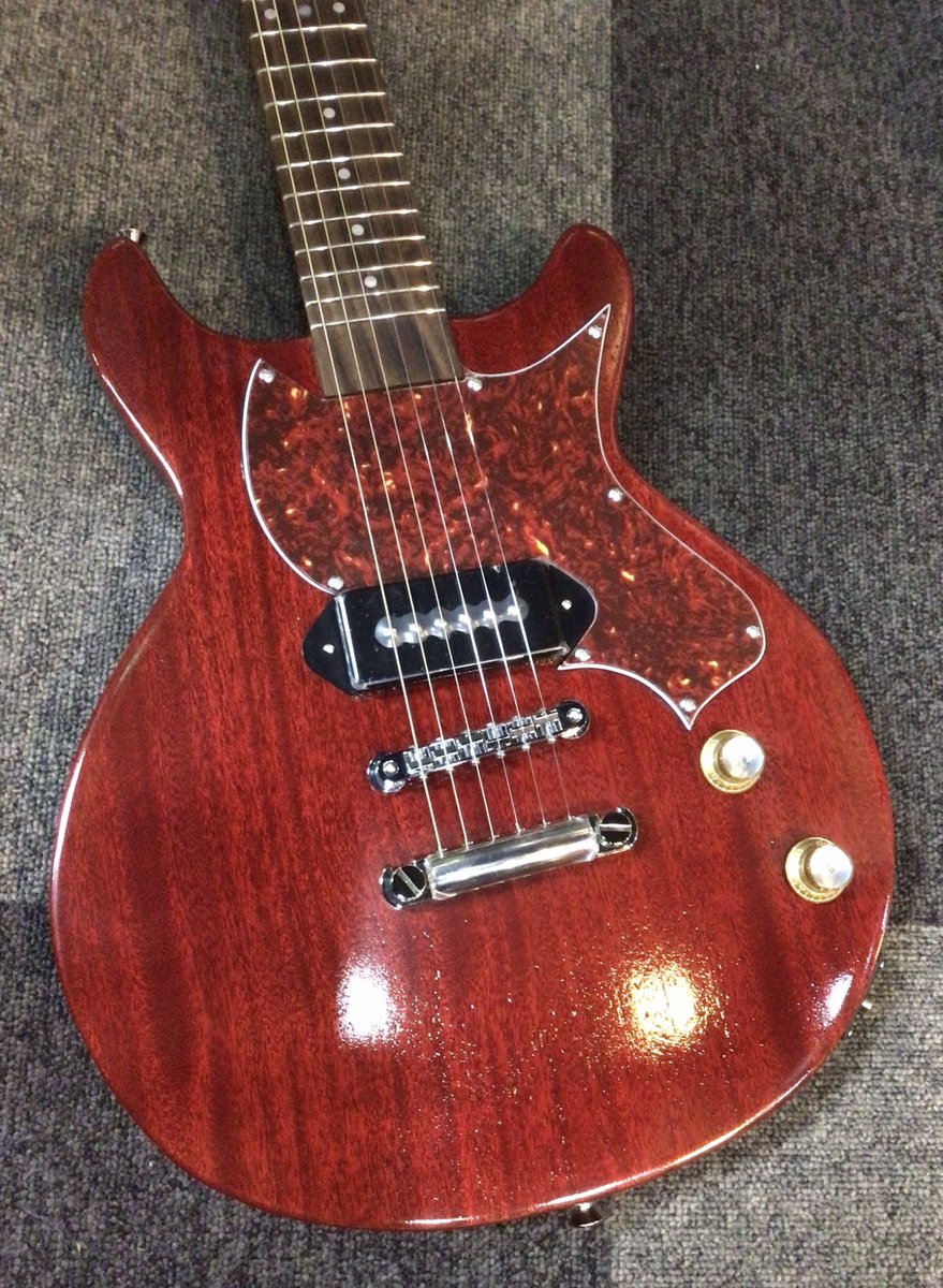 TSG52218959's tweet photo. #NiceFirstGuitar さんの新作ギター到着!
ダブルカッタウェイにドッグイヤーのP−90タイプが1発!
いわゆる #レスポールJr .タイプですが、あちこちに製作者のこだわりがつまっているとの事!
スペック等はご本人のインスタへ👇
https://t.co/bUldNMw25c
#川越 #楽器屋 #TSG楽器店
🤘カトー🤘 https://t.co/kGdL3FKHSF