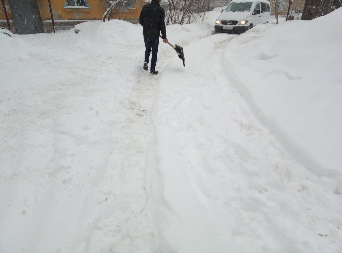 Elen72094807's tweet photo. @BandurovV Как то так. Обещали на днях почисить❄️❄️❄️❄️ https://t.co/q7iZJgjNUN