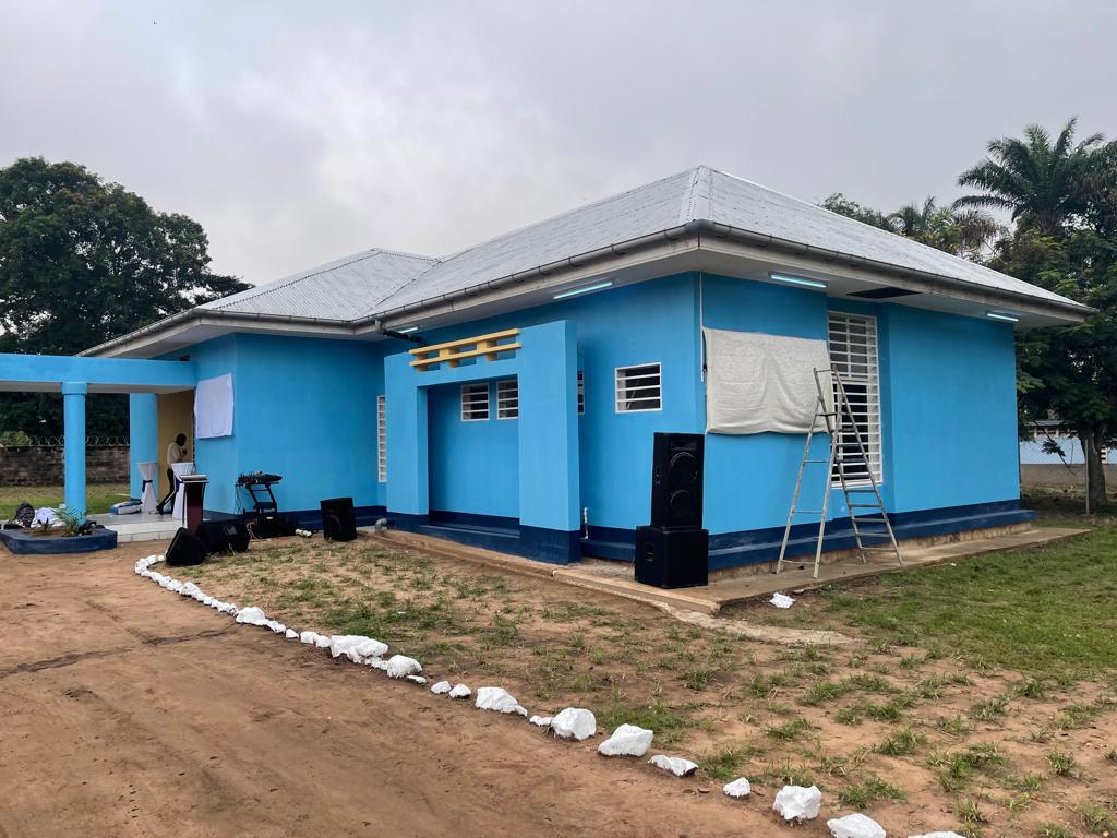 StanysBujakera's tweet photo. #RDC: @moise_katumbi vient de construire et d'équiper une salle des soins intensifs à l'hôpital général de KIKWIT 1 dans la province du Kwilu. Son inauguration a lieu ce samedi https://t.co/IGrRPTo0P9