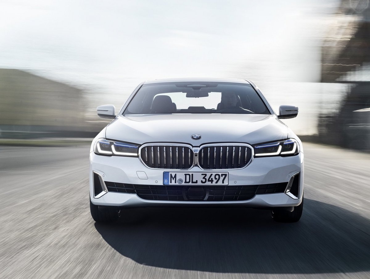 4koleca's tweet photo. BMW 5-й серии 2021 года. Все что нужно знать перед покупкой! https://t.co/i2nZpr0sto

#авто #автомобили #автомобиль #BMW #5Series #БМВ #5Серии  #Седан  #гибрид #дизель  #бензин https://t.co/lbhQzXFnEk