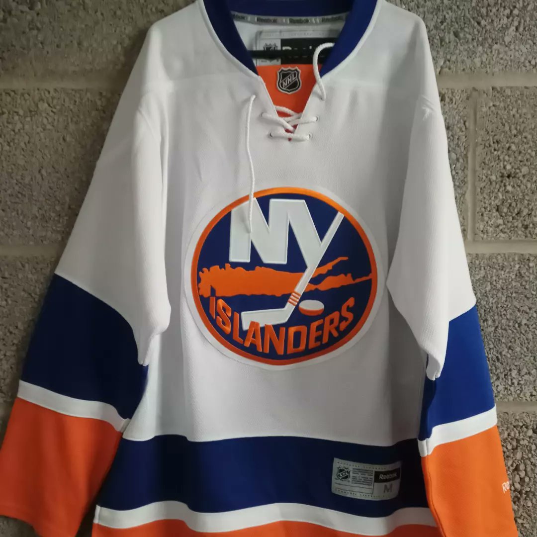 FlyingVintage's tweet photo. Couple of jerseys added to stock straight outta New York.
Manning Giants jersey is new with tag, Islanders jersey in excellent condition @NYIUKSupporters 
#nfl #nflgiants #newyork #islanders #nhl https://t.co/YHmqxRg0So