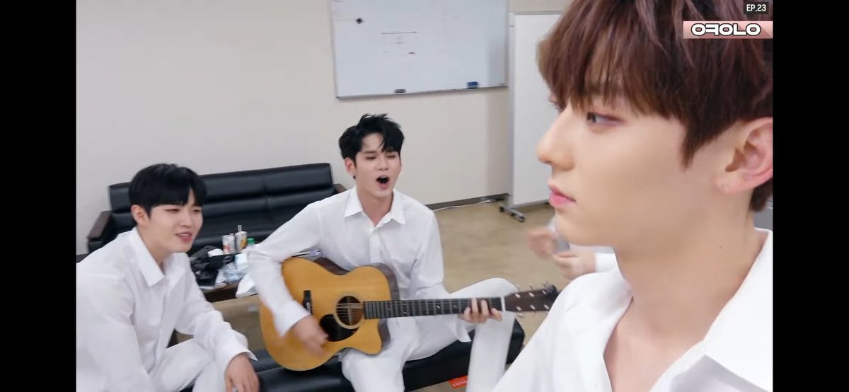 Baennycham's tweet photo. GENG REMAS WANNA ONE COMEBACK (-ONGE) 😭😭😭

2018                                   2022 https://t.co/Q2ToGItXbt