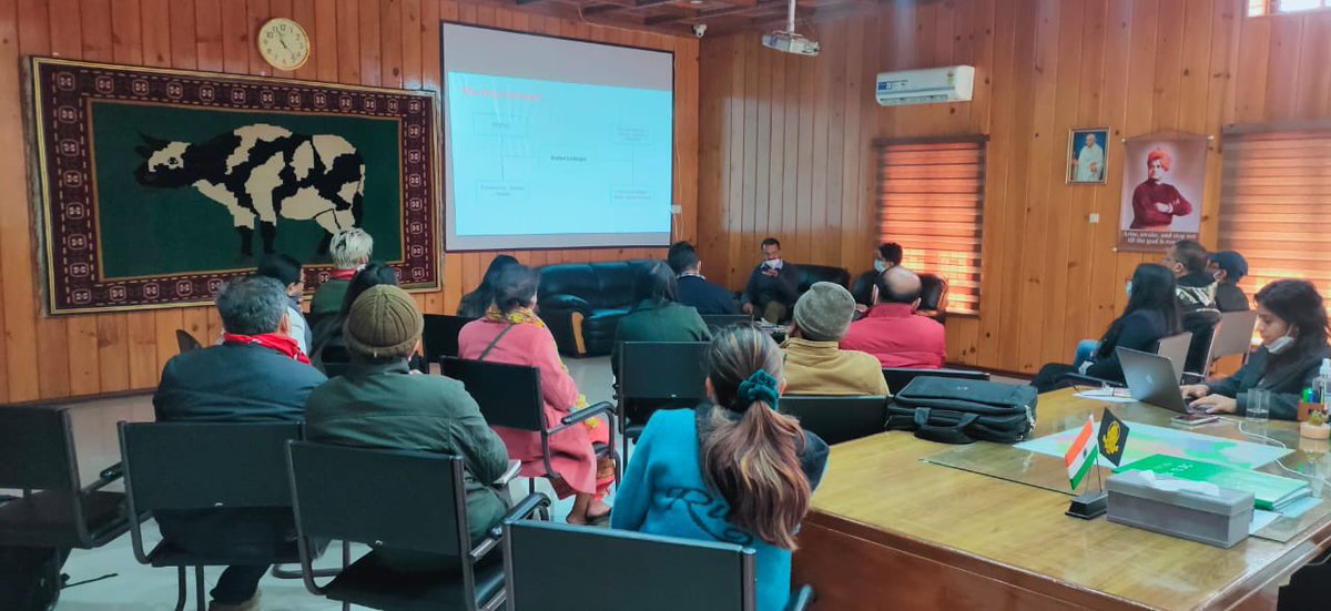 DC_Seppa's tweet photo. Continuing the efforts to boost rural economy, Team LoKal, @AyangTrust, ArSRLM, Banks, Admin Officers, HoDs participated in a group discussion under the leadership of Ms. Yashni Nagarajan IAS. It was proposed inter alia to set up a dehydration unit &amp; mustard oil extraction unit. https://t.co/l5OczKRf9l