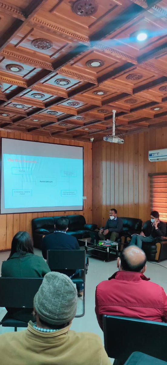 DC_Seppa's tweet photo. Continuing the efforts to boost rural economy, Team LoKal, @AyangTrust, ArSRLM, Banks, Admin Officers, HoDs participated in a group discussion under the leadership of Ms. Yashni Nagarajan IAS. It was proposed inter alia to set up a dehydration unit &amp; mustard oil extraction unit. https://t.co/l5OczKRf9l