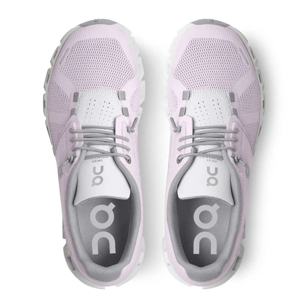 TifosiSports's tweet image. This week, we launched the latest version of the On Cloud, the Cloud 5!
The On Cloud 5 is new and improved, and is more sustainable and comfortable than ever! 
 
Find out more about the On Cloud 5 here: buff.ly/3gpp1SM

#OnRunningSA #NewShoe