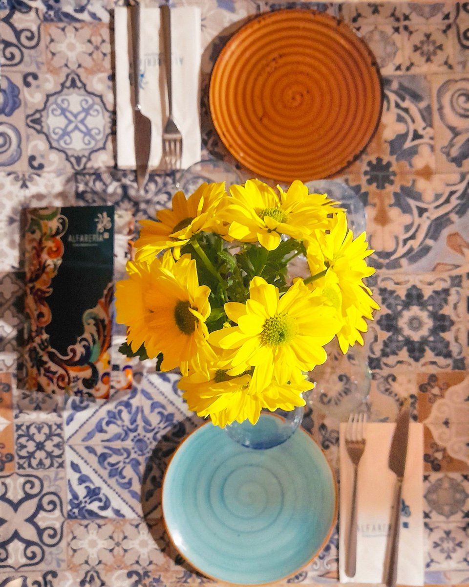 "SÓLO ΣS POSIBLΣ ΛFIRMΛR ΣN GΣOMΣƬRíΛ". 💚 #voltaire

#alfareria21 #alfarear #livealfareria21 #lugaresconencanto #momentosinolvidables #experienciagastronomica #experiencias #experiencies #geometria #geometry