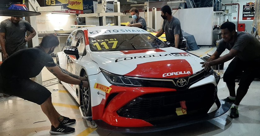 Corazondef1's tweet photo. 🛑 MATIAS ROSSI 🇦🇷 2022 🇧🇷
El #Toyota #Corrolla de @rossimatias 🇦🇷 para el @stock_car 🇧🇷 2022 ya está listo! 📸 #amattheisvogel
Por superposición de fechas con el TC, Matias se perderá la apertura del campeonato en Interlagos, su debut xon equipo nuevo será el 20/3 en Goiania https://t.co/p0srWomJPW