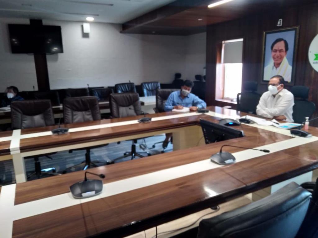 mb_telangana's tweet photo. #MissionBhagiratha Engineer in Chief Sri G. Krupakar Reddy conducted Virtual meeting on #Medaramjathara works with the Cluster wise construction and monitoring staff allotted for facilitating devotees.

@SmitaSabharwal @DayakarRao2019 https://t.co/SMCYvBMRo6