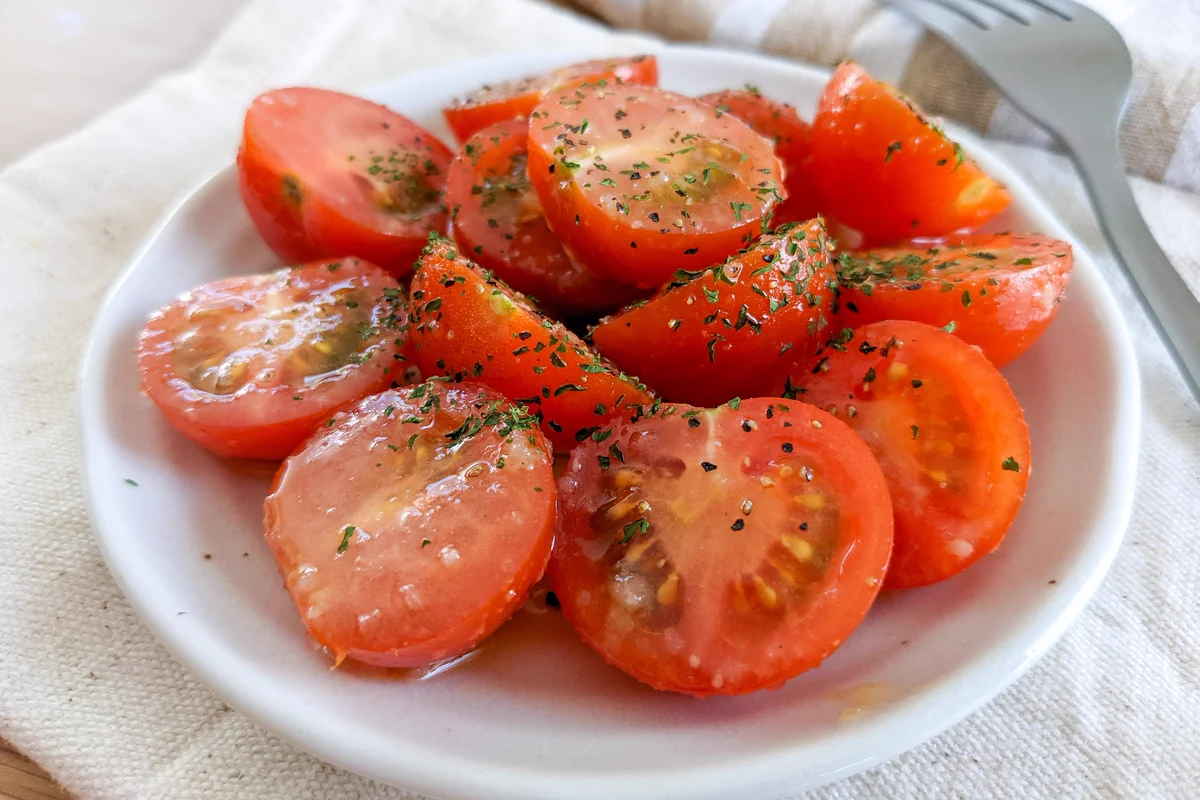 ぱくぱく食べられちゃいそう！にんにくなどによる味付けが美味しそうな「ミニトマト」レシピ！