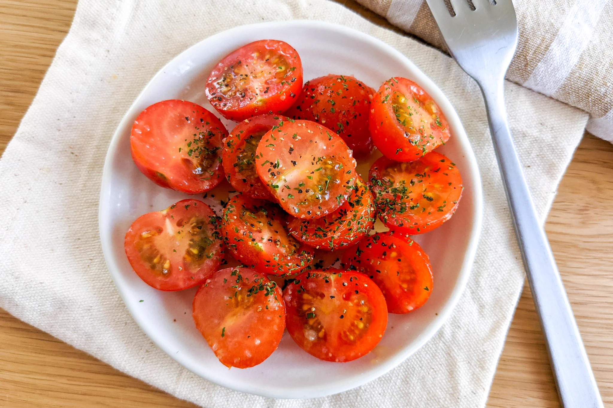 ぱくぱく食べられちゃいそう！にんにくなどによる味付けが美味しそうな「ミニトマト」レシピ！