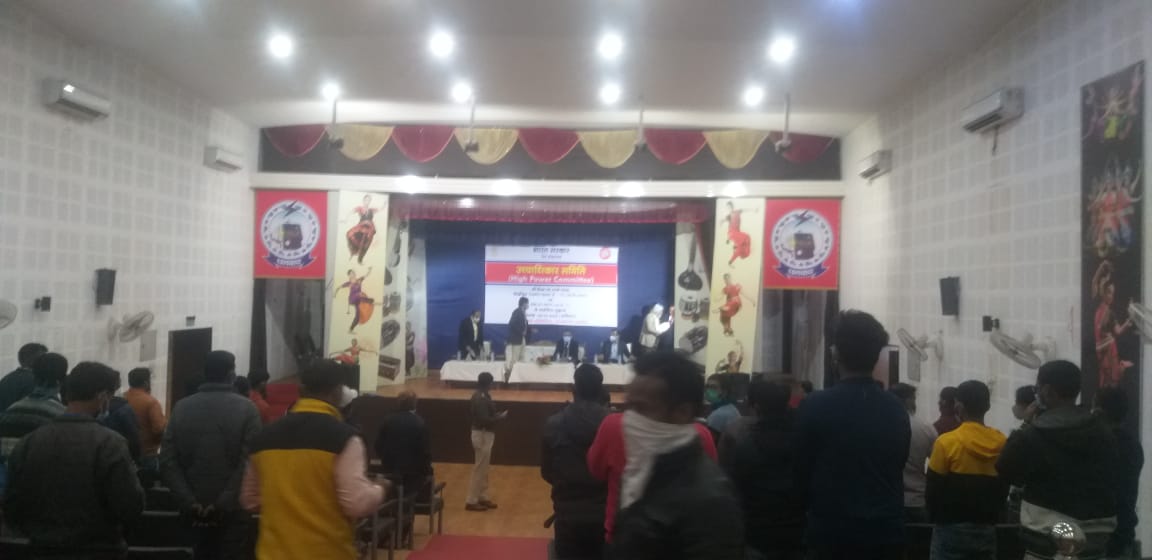 AIRAAAOFFICIAL's tweet photo. Today Dhanbad Jharkhand team met central railway officials at Railway Auditorium &amp; submitted memorandum about our absorption matter. Kudos to Jharkhand team for their efforts 👏🚩
#RailwayMinister_HelpCCAA
@AshwiniVaishnaw @RailMinIndia 
@IR_CRB @ShivaGopalMish1 @airfindia https://t.co/rZHAErAlJ3