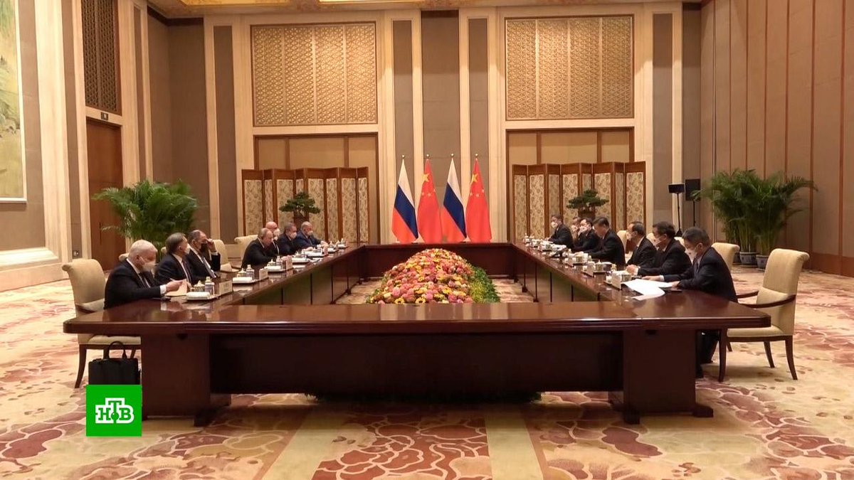 Путин Ши Жинпинтэй 117 тэрбум долларын хий, тос нийлүүлэх гэрээ байгууллаа. Сахалинаас шинэ хоолой татна, Казахстанаар дамжуулан хий нийлүүлэлтээ нэмнэ гэж тохирлоо. Монголоор дамжуулж хоолой барина гэж нэг ч үг үсэг дуугарсангүй шүү. Манайхан хошгирохоо болино уу⁉️