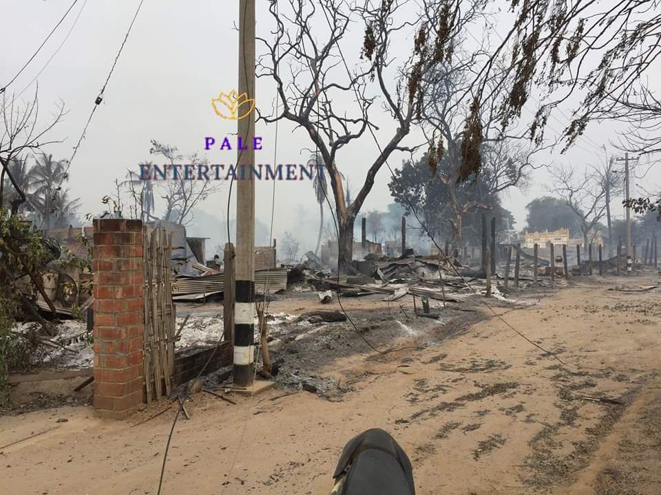 ydkr153's tweet photo. In Pale tsp, due to junta soldiers’ storming,residential properties were burnt down and an octogenarian died in Kaitwin village, as well as civilians’ houses were razed on fire and 2 locals were abducted in Hlawkar village. #WhatsHappeningInMyanmar https://t.co/Rv3mSQlAC8