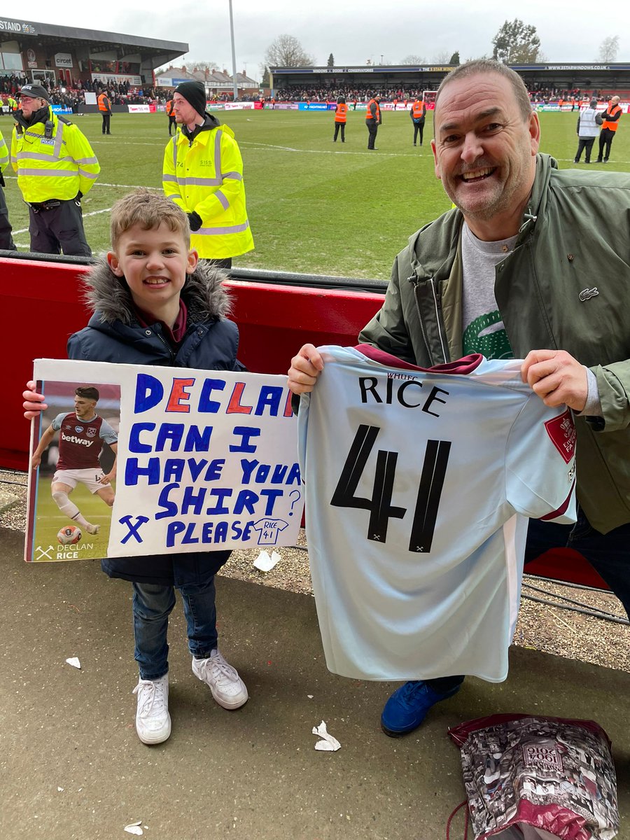 @_DeclanRice You have made my grandson so happy eternally grateful...legend