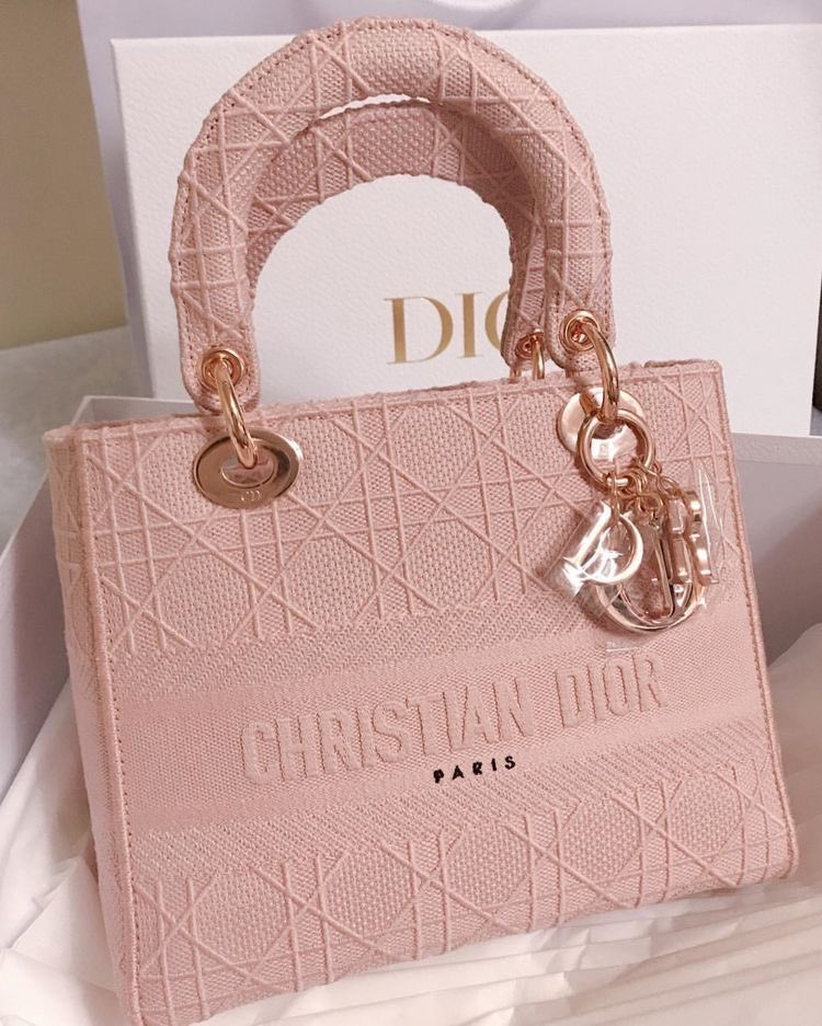RT @SelectOutfit: pink lady dior bag https://t.co/OEyJfpCxiT