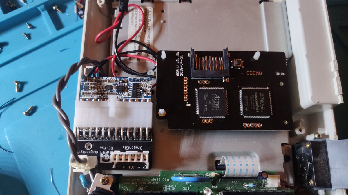 Chipnmodz's tweet photo. #GDEmu + alim #DCPSU sur une #SEGA #Dreamcast !
Fini le bruit abominable du lecteur #GDRom et le temps de chargement interminables ! https://t.co/JK28lE54Ki