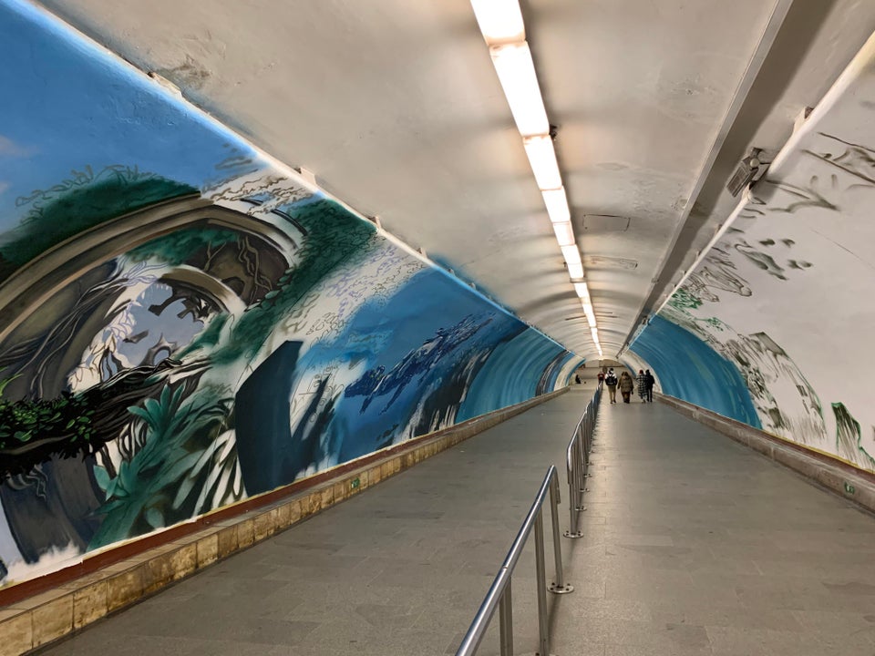 MisterPXL's tweet photo. Pendant ce temps-là dans la station de métro à Kiev. #HorizonForbiddenWest https://t.co/lvdQGTCyTa