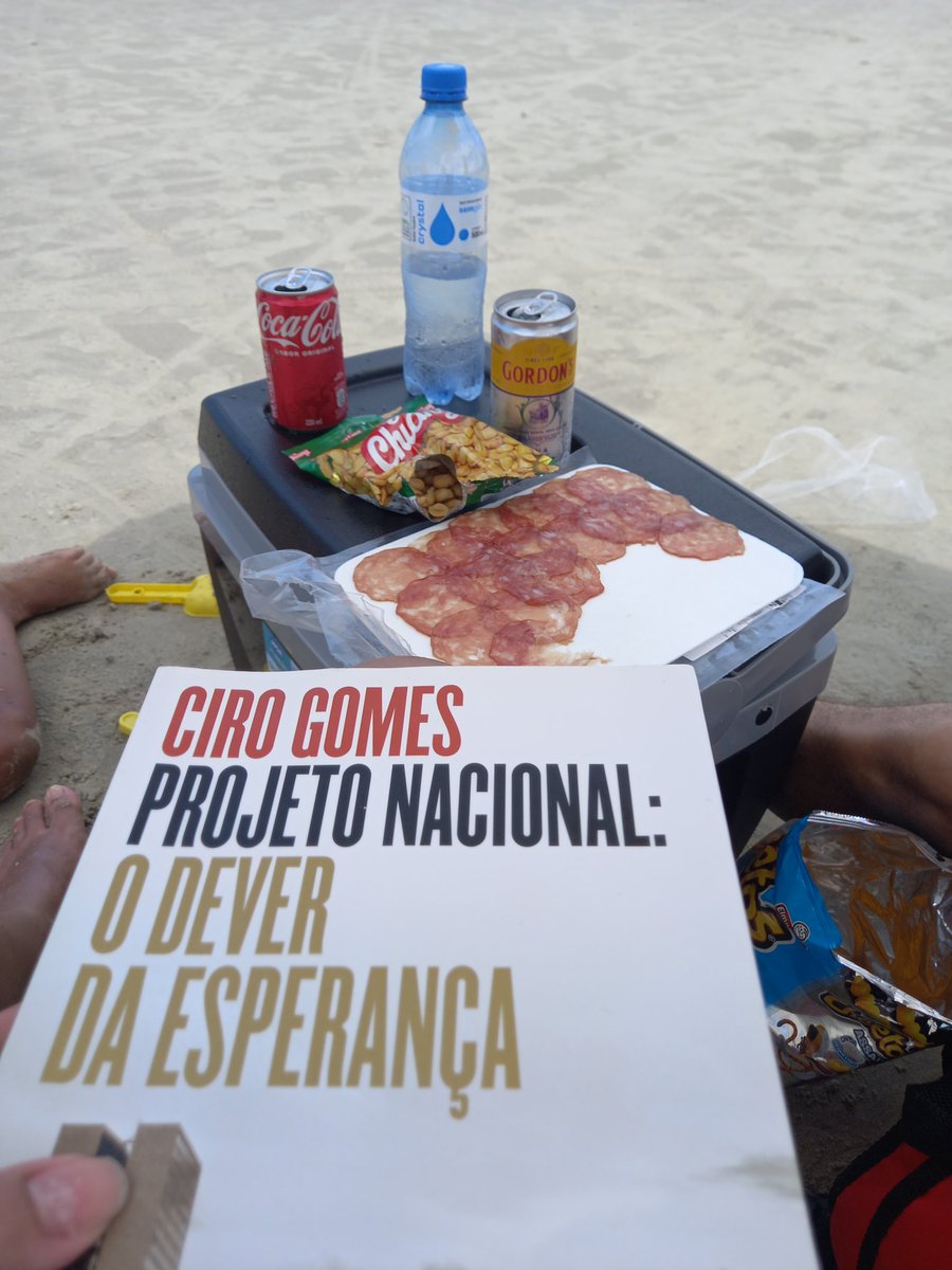 Daninovais2022's tweet photo. #CiroRebeldiaDaEsperanca 
Projeto Nacional: O Dever da Esperança #CiroPresidente 

Na praia com ele! @cirogomes 
#BertiogaSP https://t.co/8uAxA28ouW