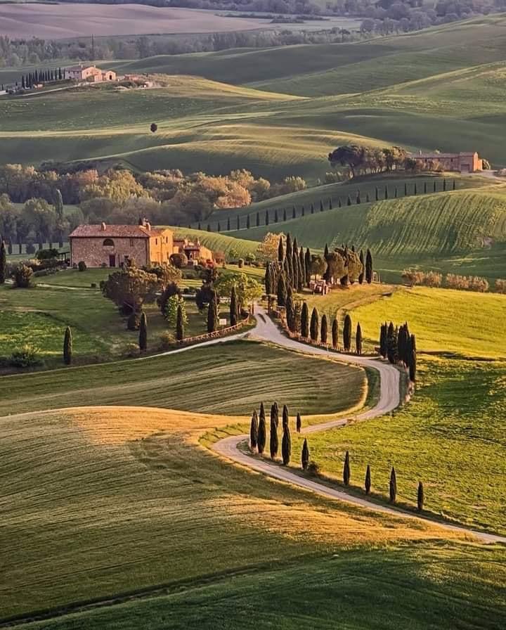 “You may have the universe if i may have Italy.” giuseppe verdi ♥️ val d’orcia, Tuscany, Italy 🇮🇹