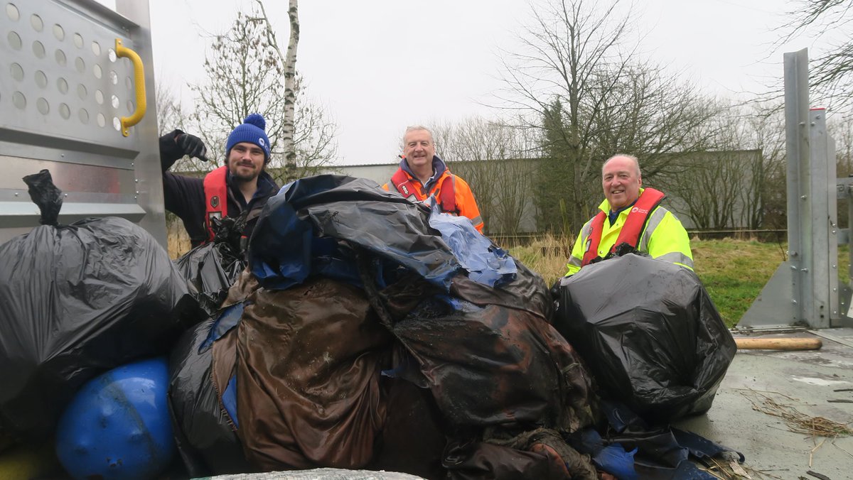 Very proud of what our Hyndburn Work Group have been up to in Accrington lately! Even as a relatively small group of 4, we were able to clear so much rubbish from the canal as well as making the towpath access to the canal here so much better, all whilst having a great time!