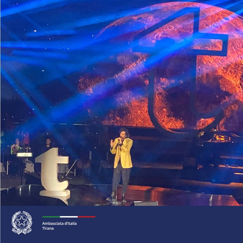 ItalyinALB's tweet photo. Un’atmosfera elettrizzante e tanta #energia tra i giovani della #capitale, dove ha aperto il sipario l’evenimento più grande per i giovani, all’insegna dell’arte, musica e divertimento @tiranaeyc. Tra gli ospiti speciali di Tirana European Youth Capital anche @MetaErmal 🎶 https://t.co/uG1k32rvtA