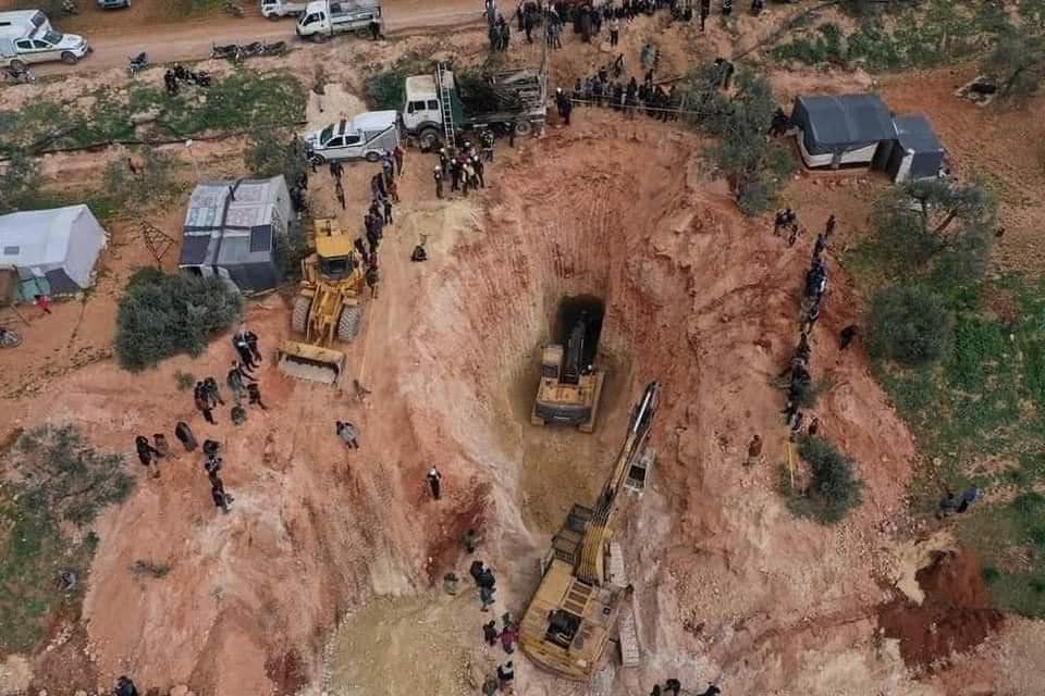 IssameTou's tweet photo. When a country appreciates its citizens, they dig up mountains for them. ❤️ #Morocco #SaveRayan #Rayane #StayStrongRayan #Maroc #أنقذوا_ريان https://t.co/dSlUQeVg5b