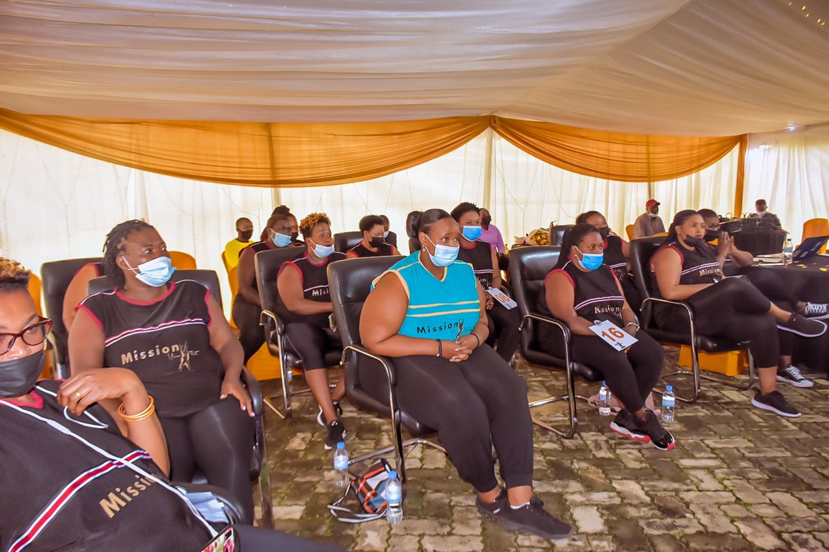 Radiotv10rwanda's tweet photo. Kuri uyu wa Gatandatu Minisitiri @AuroreMimosa yifatanije n’Umuryango @Care4ThemRwanda mu muhango wo guhemba abagore 16 bamaze iminsi 90 muri gahunda ya #SlimnFit igamije kubatoza kwirinda no kugira ubuzima bwiza bifashishije siporo. #Season2Finale
@RBCRwanda
@RwandaNCDA https://t.co/2by5pgXXvK