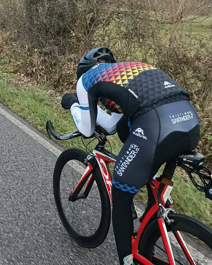 TriSantander's tweet photo. •
Ya tenemos a nuestros #Duatletas y #Triatletas estrenando la #equipacion de @australoficial . 
#Triatlon #Duatlon #Swim #Bike #Run #Cantabria #Leon #CastillayLeon #Asturias @deportesgobiernodecantabria @inmobiliariasanfernando @soningeo @apiscinor https://t.co/Y1e497XoF5