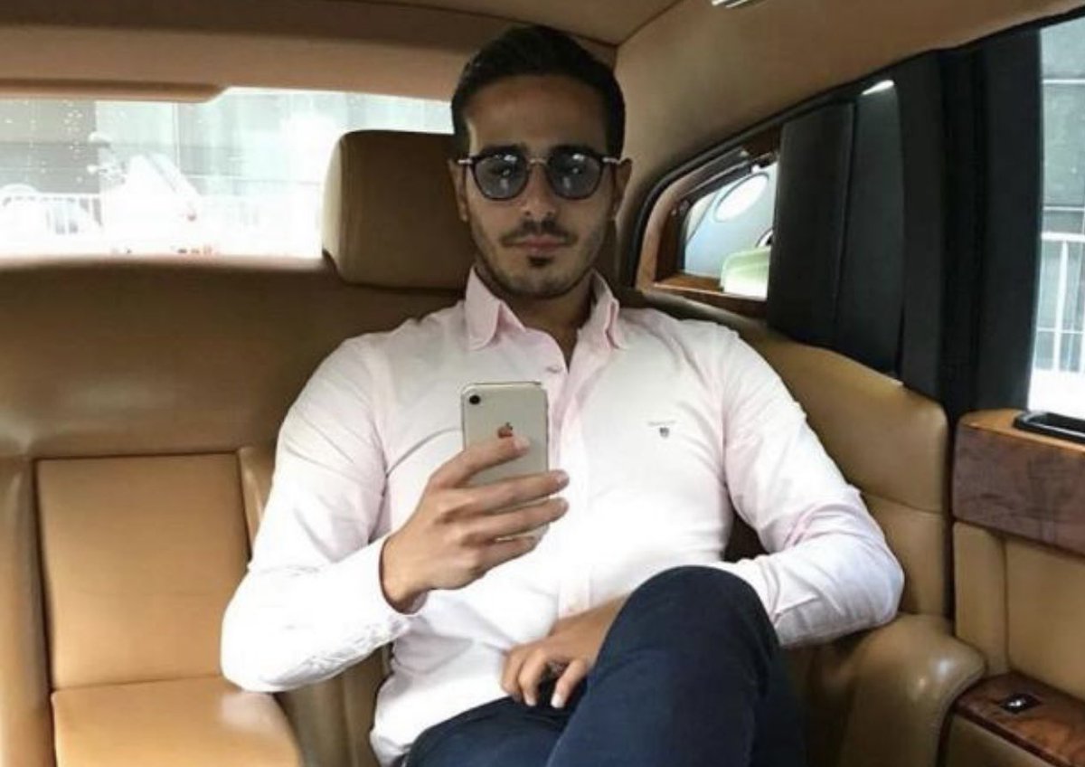 waithash's tweet photo. Commonsense is not common 

1) A billionaire asking for money. 

2) A single billionaire on Tinder. 

#tinderswindler https://t.co/Xf6sPmrCYr