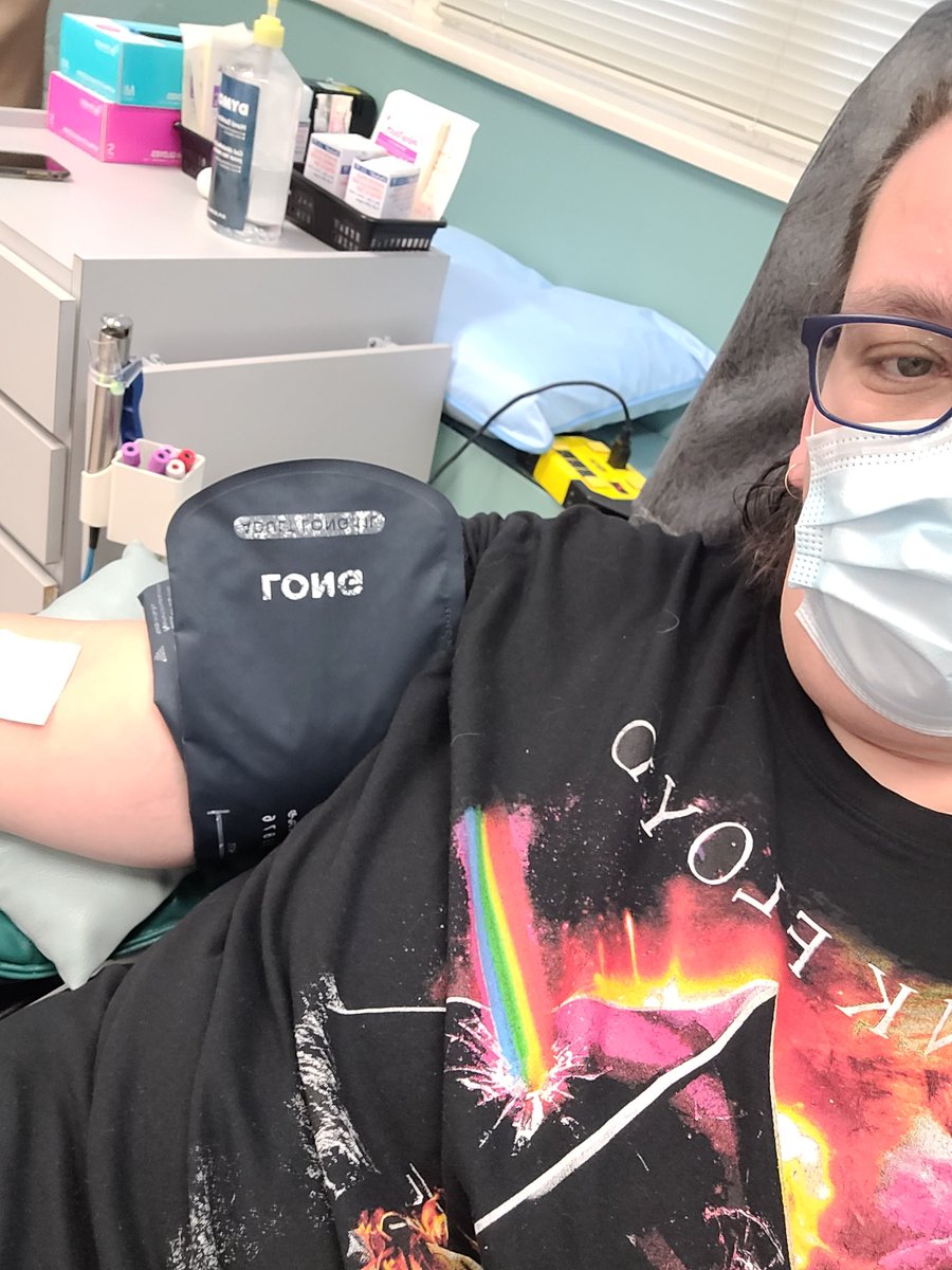 GreenMommag's tweet photo. @LifelineSask #canadaslifeline #jointhelifeline #itsinyoutogive all done for another day. Donation number 9 @TerryGallinger https://t.co/NWlr24XHah