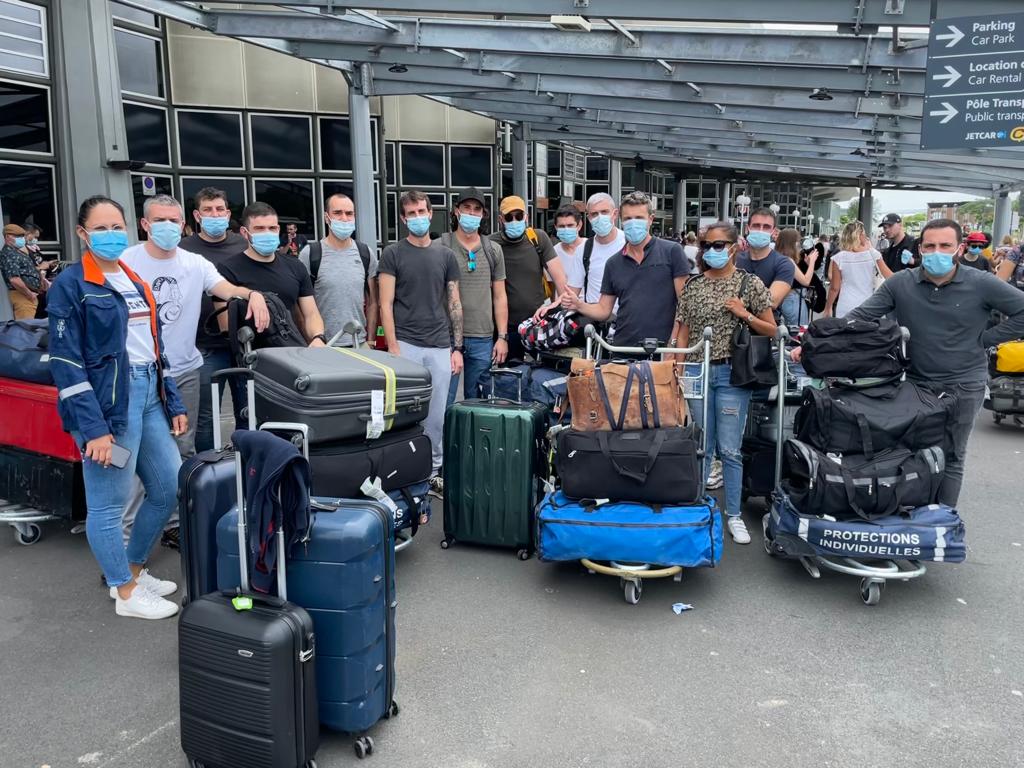 De l’île de beauté à l’île intense🇷🇪➡️Arrivée de la 1ere cohorte des salariés d'<a href="/edfcorse/">EDF en Corse</a>  ce samedi matin.Direction le sud de l'île à Saint-Pierre pour 1er briefing avant les interventions dès demain sur le terrain aux côtés des salariés d'<a href="/EDF_Reunion/">EDF à La Réunion</a> #batsirai #servicepublic