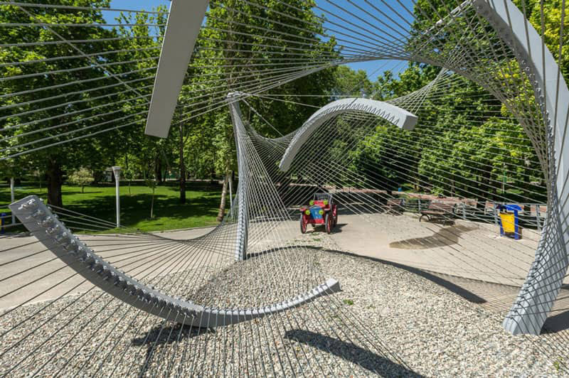 Инсталляции в парке. Инсталляции в парках. Арка инсталляция. Архитектурные инсталляции в парке