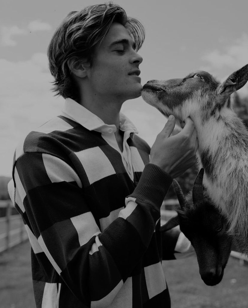 godfathcr's tweet image. Looking for more friends to mingle with, so, if you see this tweet and happen to be up for the offer, kindly hit that retweet button.