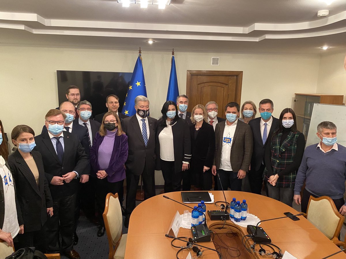 ViolavonCramon's tweet photo. Fact finding mission to 🇺🇦 meetings with ministers and colleagues in @ua_parliament from different parties. Many questions regarding security of 🇺🇦 future relations with🇪🇺 &amp;postponed domestic reforms #ElectoralCode #SecuritySector appointment of prosecutor #anticorruption https://t.co/N5EiUMXsEh