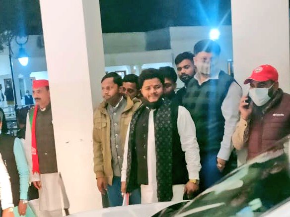DharmendarChuh3's tweet photo. @alokchauhan_sp @yadavakhilesh @samajwadiparty @NareshUttamSP @MediaCellSP @IPSinghSp @RajeevRai @abuasimazmi @proframgopalya1 @akhilesh20476 @profamishra @dimpleyadav @yadavakhilesh @samajwadiparty @proframgopalya1 @oprajbhar @IPSinghSp @jayantrld धनधटा से आलोक चौहान जी को टिकट दिया जाये तभी धनघटा सीट निकले गा https://t.co/f5R2ldGEQH