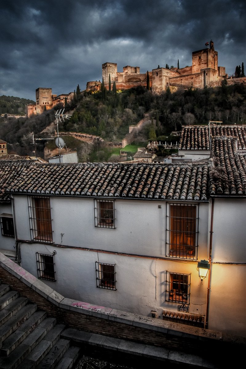 AndaluciaEx's tweet photo. ¿Crees conocer realmente #Granada? Te mostramos 5 lugares poco conocidos, ¿o los conocías? #andalucia #viajes https://t.co/30E7JJtBLl #travel #fotografía Entra en nuestro blog y descúbrelo... https://t.co/d2OSAiKMO0
