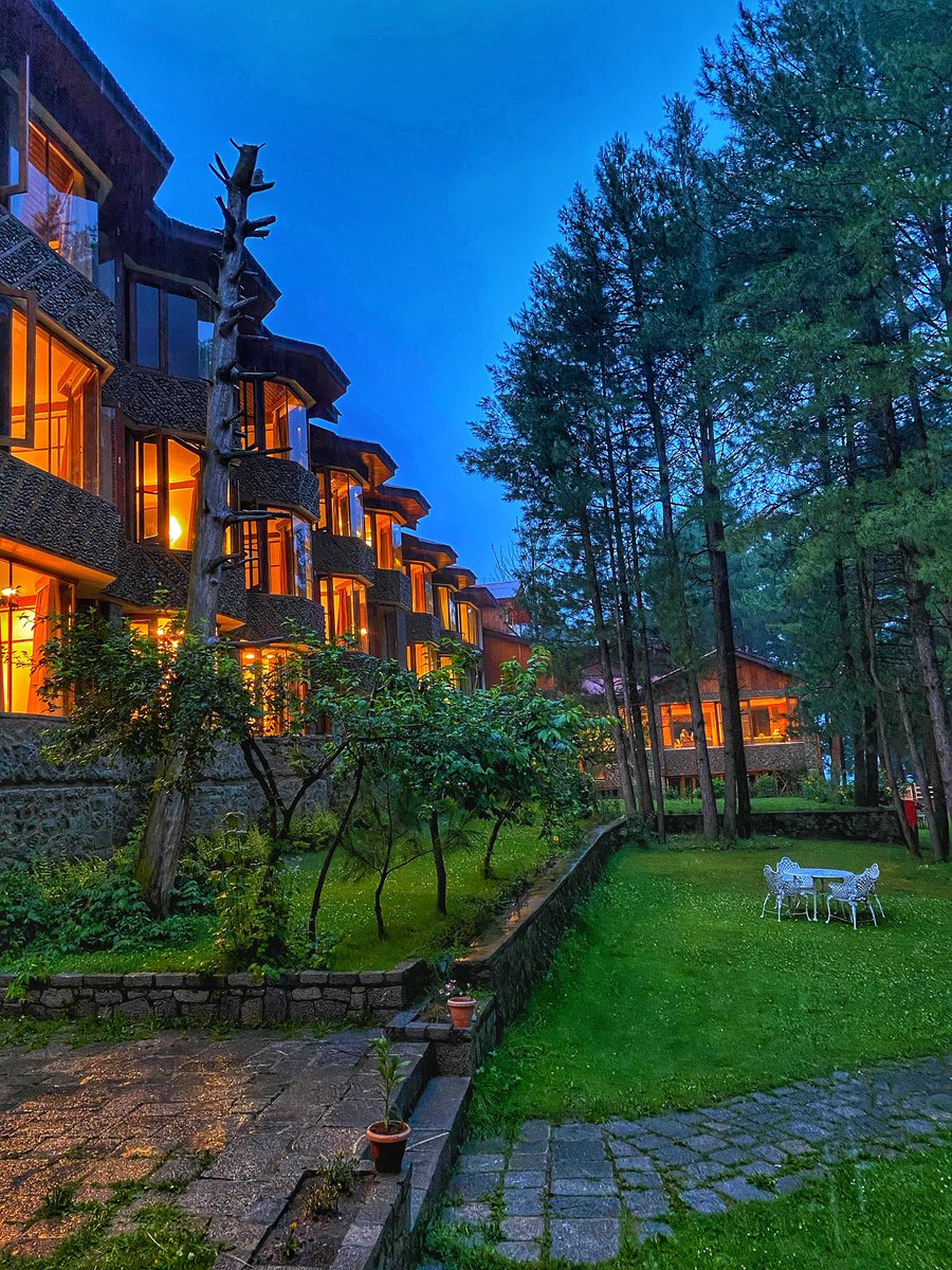 AdityaRajKaul's tweet photo. From my month long stay in my homeland #Kashmir recently. This magical part of #India🇮🇳 is stunningly beautiful and a heavenly experience in itself. Don’t believe in Pakistan terror propaganda, explore Kashmir today. Peace.🍁❤️

#KashmirSolidarityWithIndia
#Feb5AntiTerrorismDay https://t.co/m5fhLAg1fl