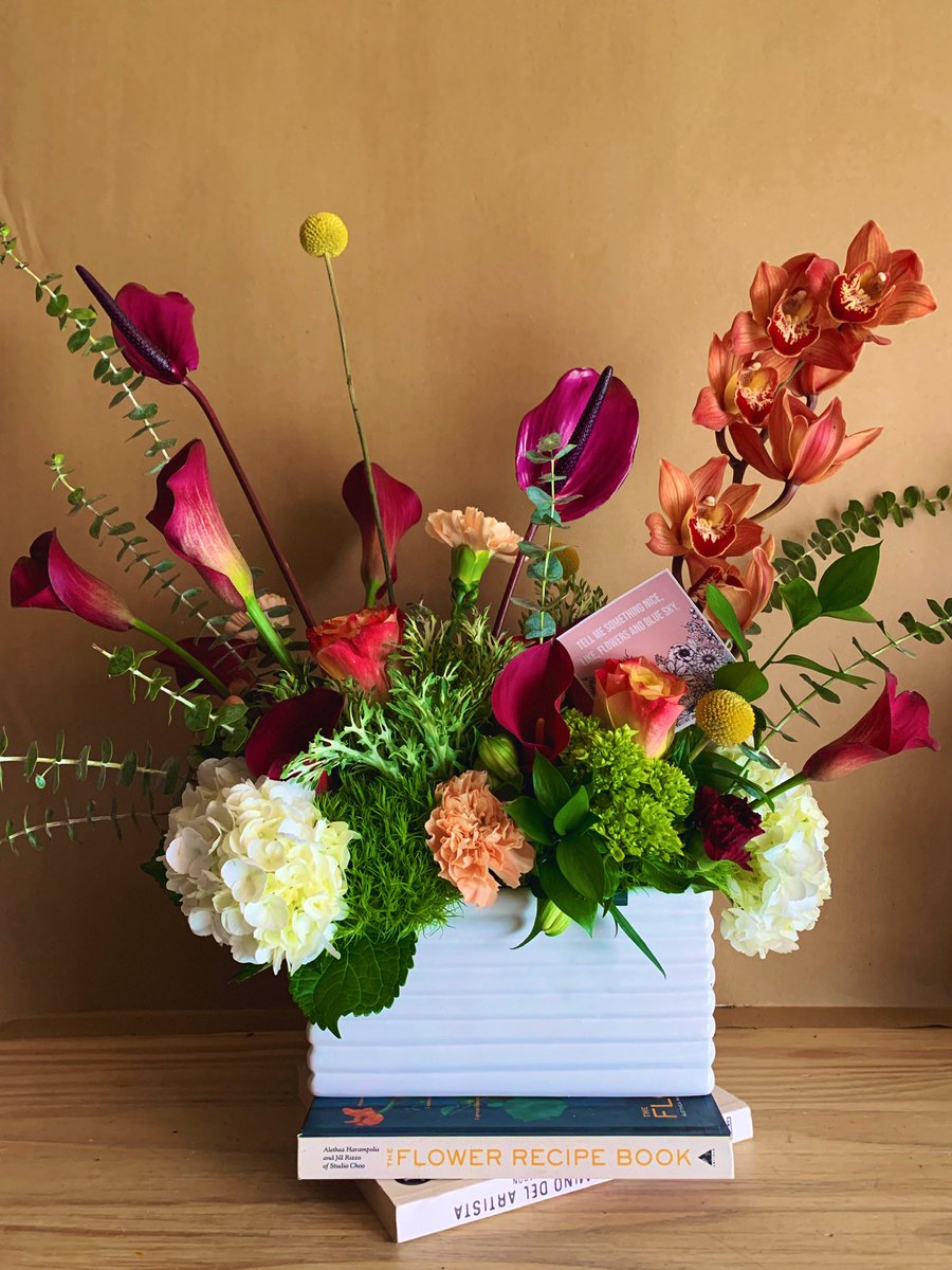 dlavii_'s tweet photo. Los pilares de la vida también vienen en bases con flores…

#dlaviibases #dlaviiexperience https://t.co/GVUFeBE8Gx