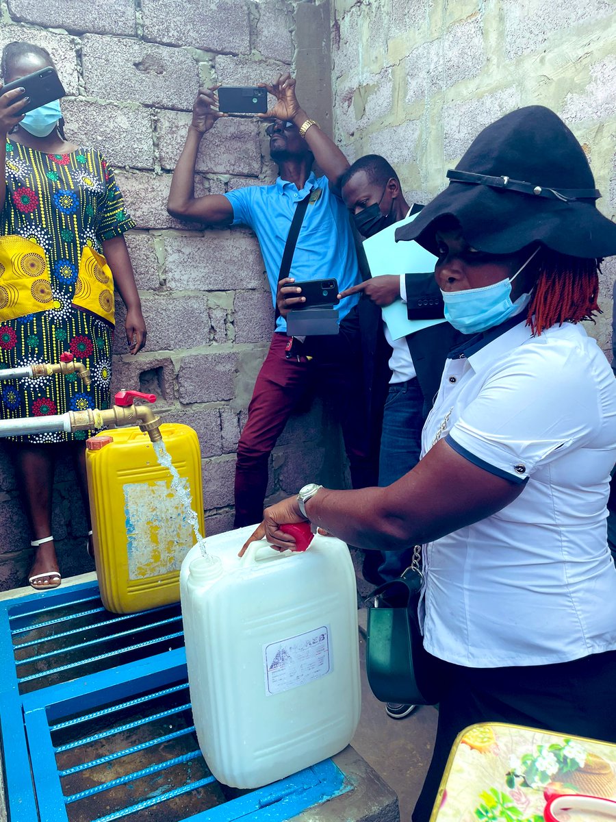 safiaotokore's tweet photo. Démarré sous @CYoka_AFD, poursuivi par #JeanMaurin et @DgGrebert, Fière d être là 4ème directrice @AFD_France en #RDC a perpétué l’investissement dans le #Projet #Pilaep qui contribue à l’accès À l’eau potable #28000 #Habitants du quartier #Plateau1 de #Kinshasa https://t.co/SPxdVifd01