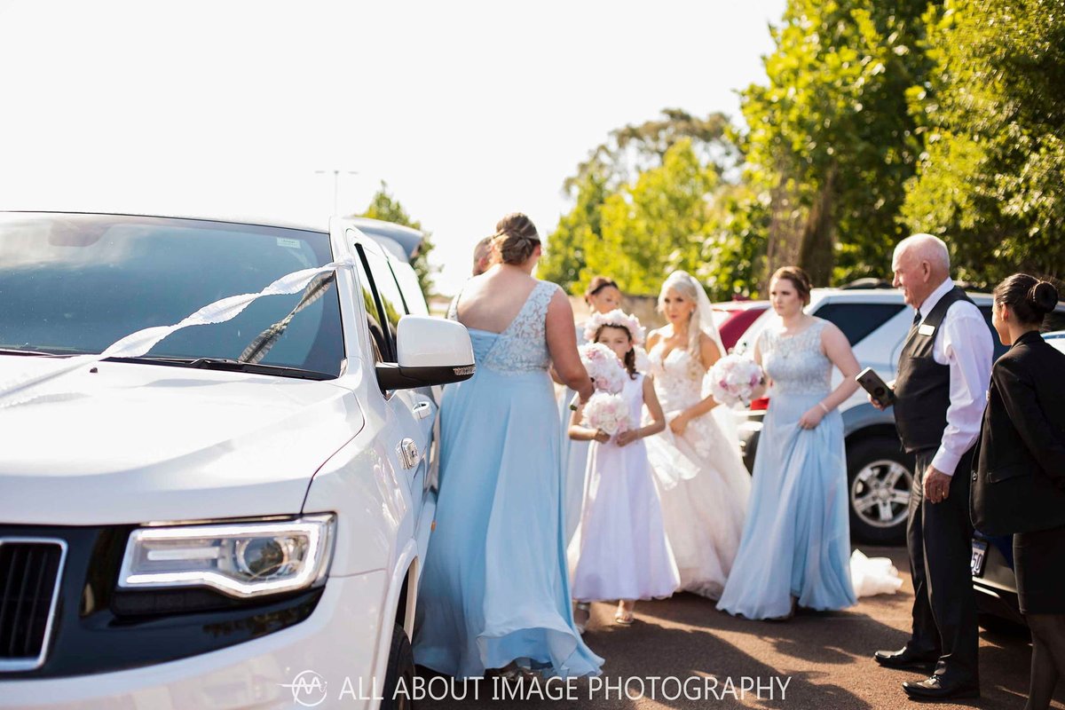 Allure_Limos's tweet photo. You should always allow yourself enough time for you and the bridal party to get out of the car and adjust everything prior to walking down the aisle.  👰🤵 https://t.co/vj3S5eirmL