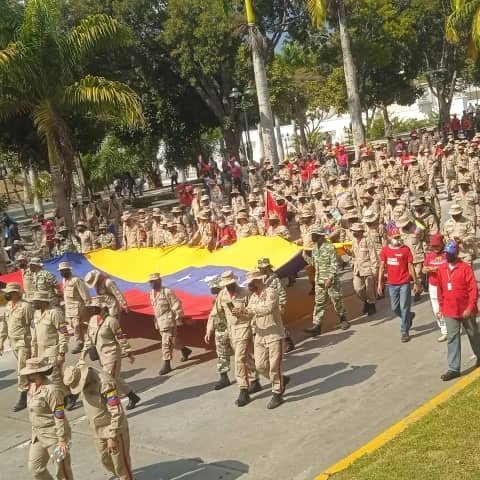 Milicia_ve's tweet photo. 🇻🇪 La Milicia Bolivariana, es amor a nuestra tierra, es por lo que estamos dispuesto a luchar.  Juntos celebramos esos 30 años de aquel "Por Ahora" que se convirtió en un Para Siempre, donde el Pueblo Venezolano se convirtió en uno solo, porque #4FSomosTodos. ¡Viva Chávez! https://t.co/5YaTTLkPBP